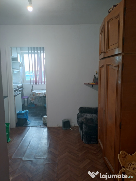 închiriez garsonieră in Popești Leordeni et 4 /4