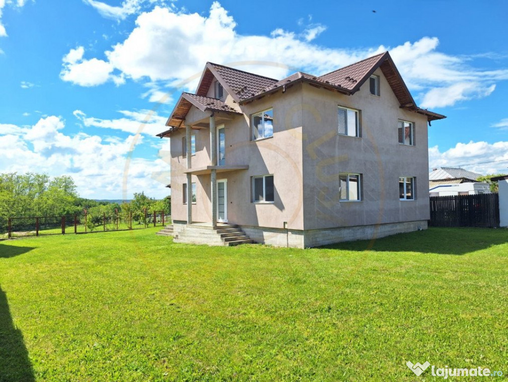 Casă Poiana Lacului-Dinculesti construcție solidă