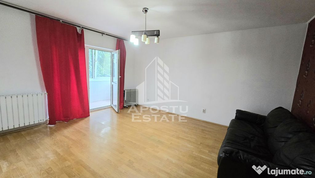 Apartament cu 4 camere, 2 bai, etaj intermediar, zona Ara...
