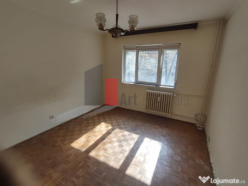 Vânzare apartament 4 camere semidecomandat Emil Racoviț...