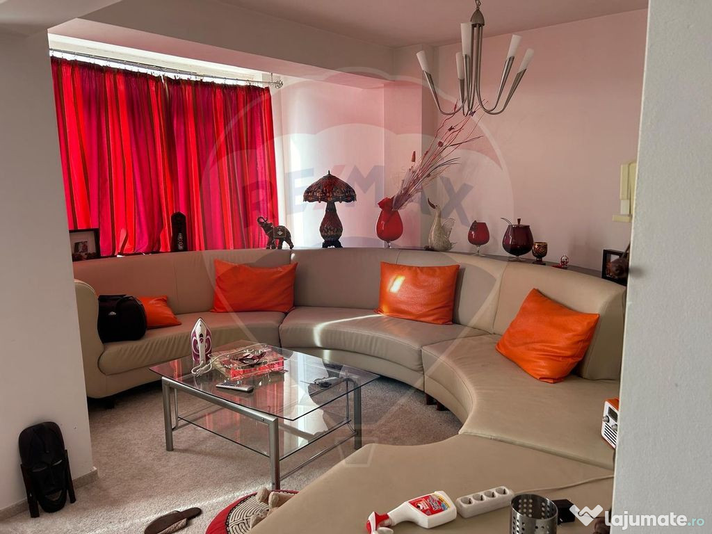 Apartament cu 4 camere de închiriat în zona Central