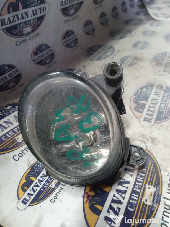 Proiector dreapta Audi A4 B8