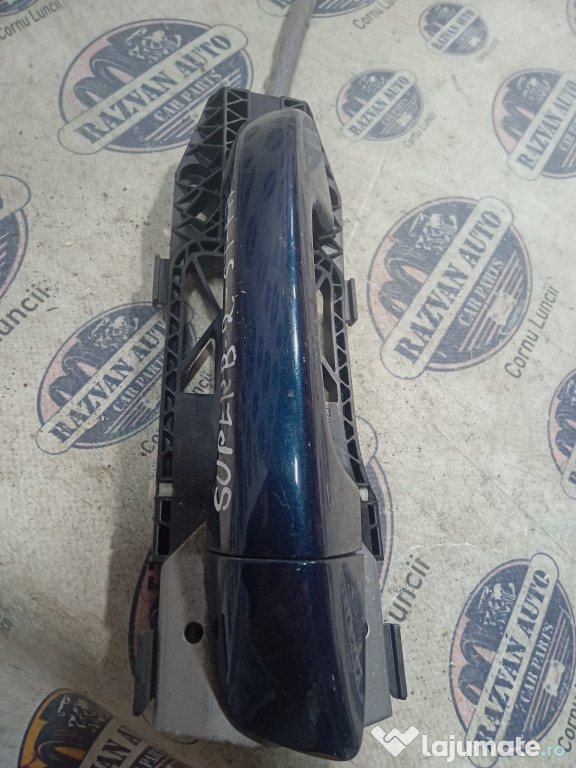 Maner exterior stanga fata Skoda Superb 2 2010