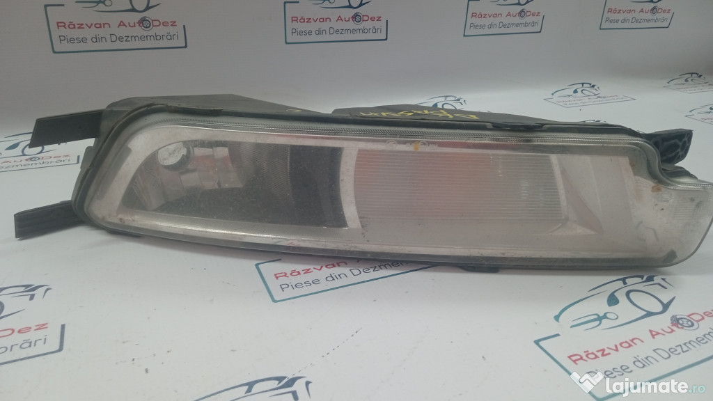 Proiector dreapta Volkswagen Passat B8 2015