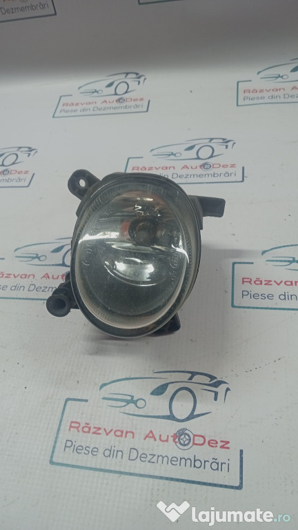 Proiector dreapta Volkswagen Passat CC 2010