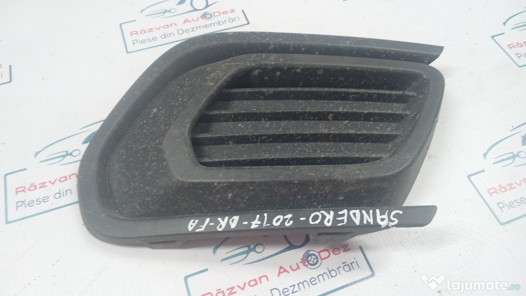 Grila proiector dreapta Dacia Sandero 2017