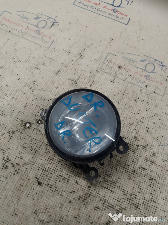 Proiector dreapta Dacia Duster 2012