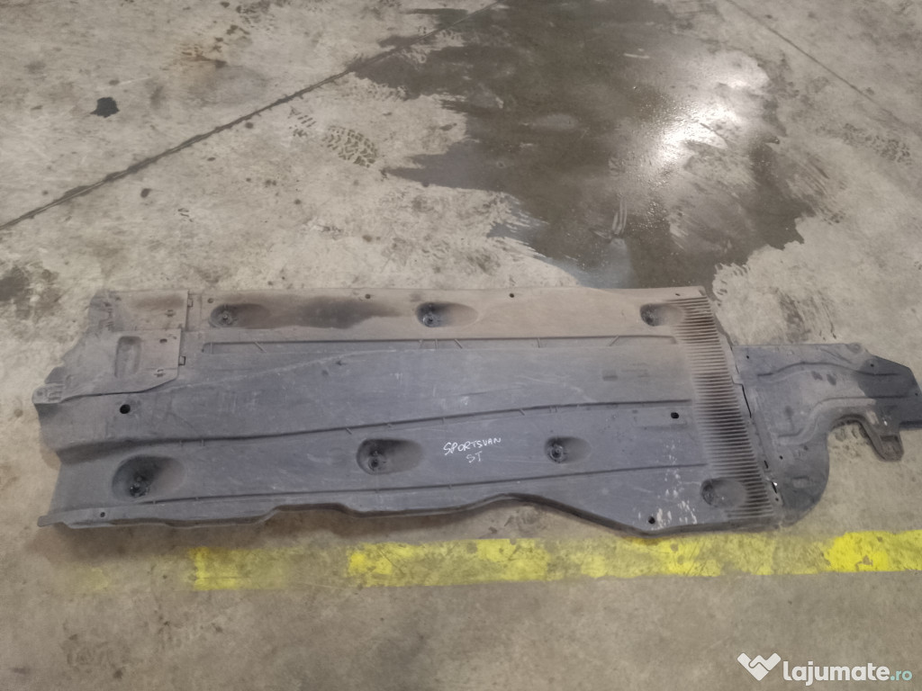 Scut lateral stanga Volkswagen Sportsvan 2014