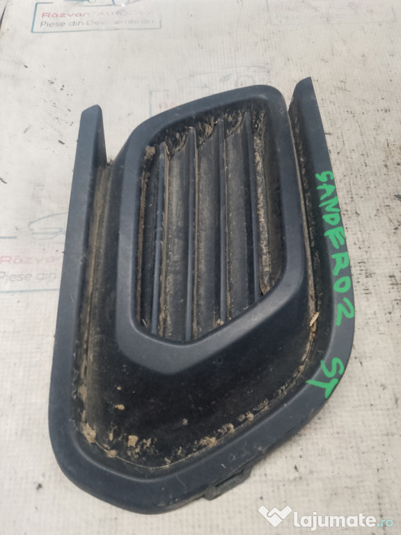 Grila proiector stanga Dacia Sandero 2 2017