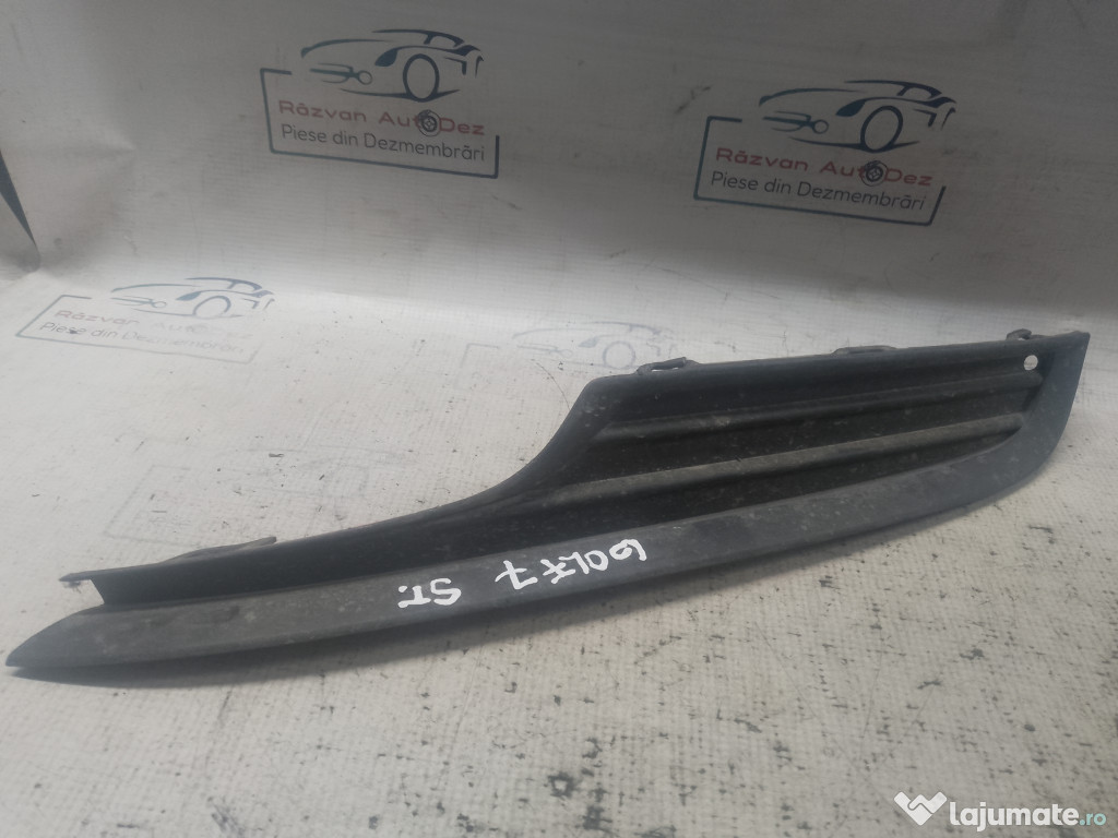 Grila proiector stanga Volkswagen Golf 7 2010