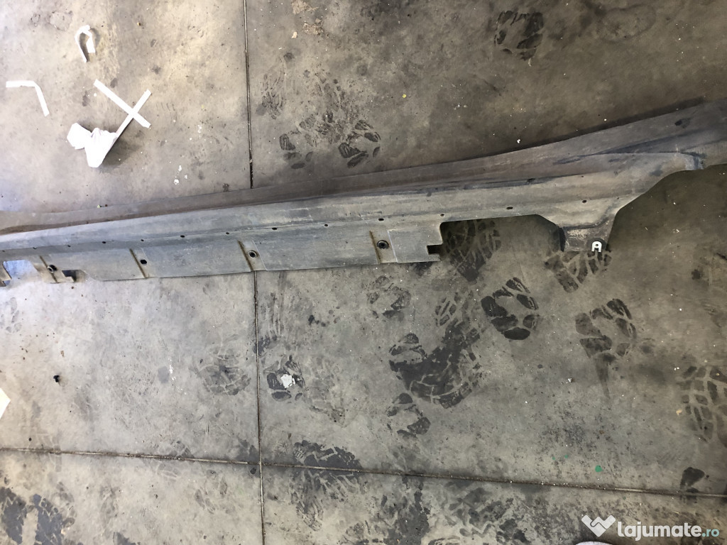 Prag stanga plastic BMW X1 F48 2017