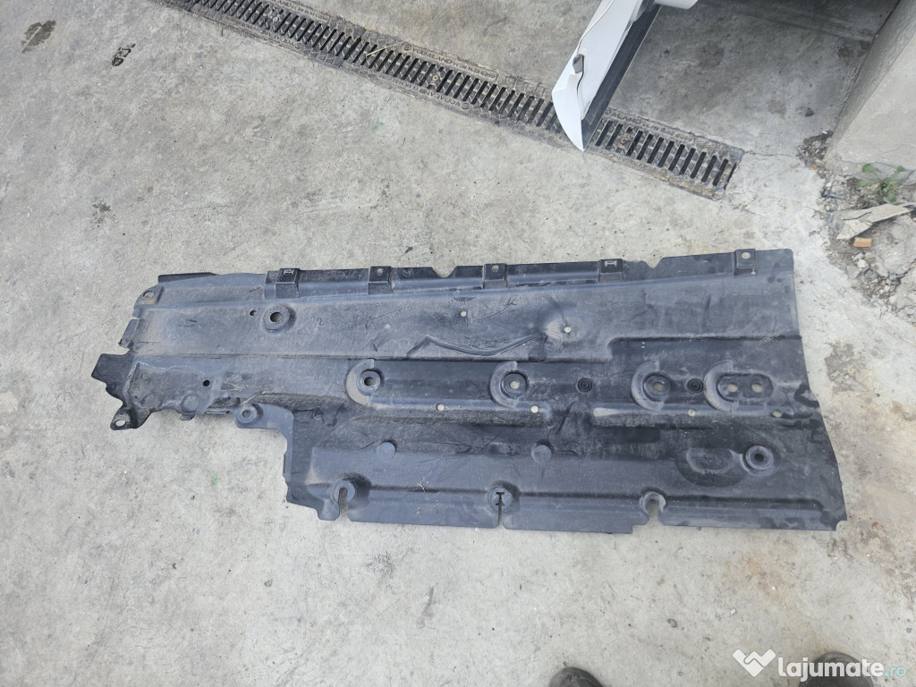 Scut lateral stanga Dacia Sandero 3 Stepway 2021