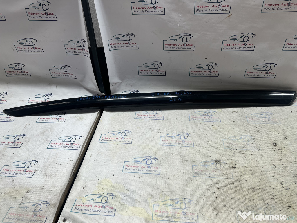 Ornament parbriz dreapta Citroen C4 Picasso 2016