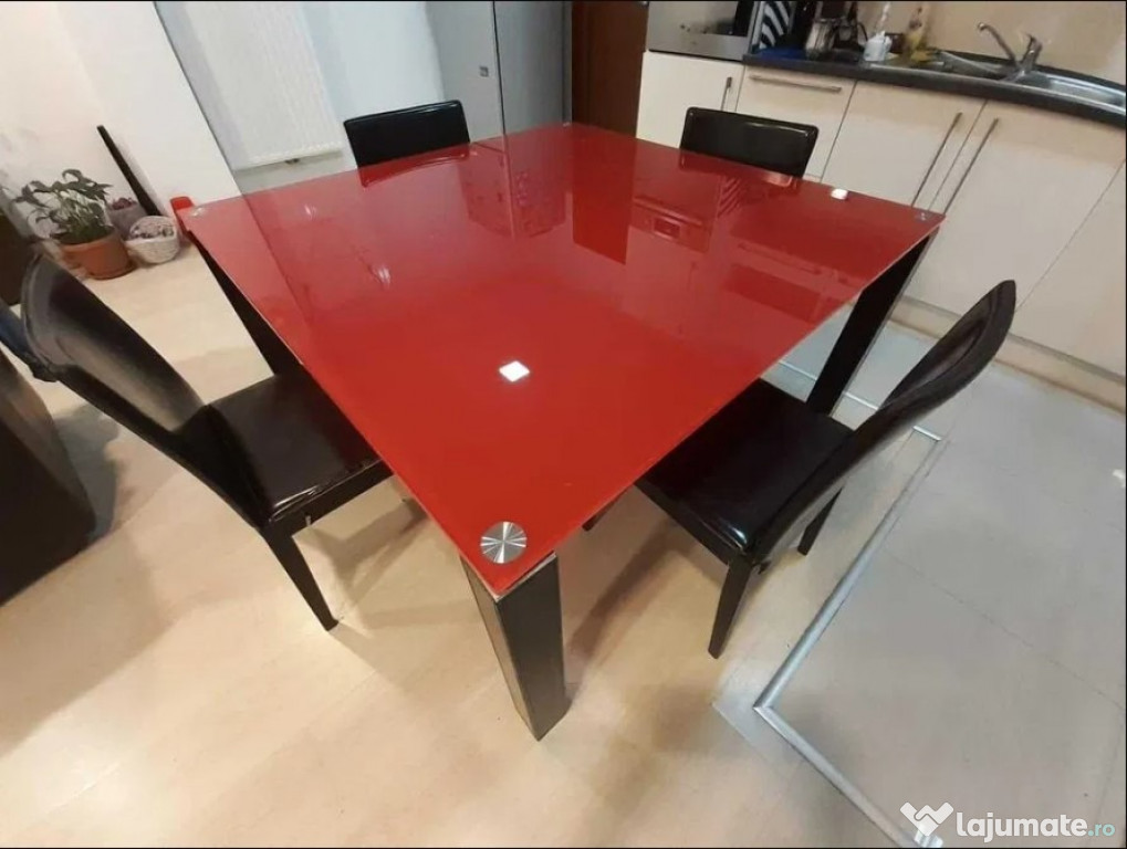 Masa rosie cu blat de sticla 140x140 cm cu picioare din piele maro