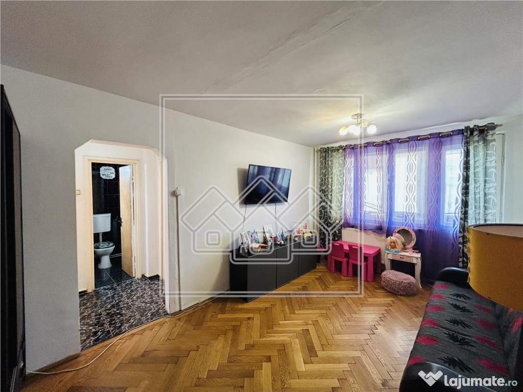 Ap cu 2 camere, balcon, etaj intermediar, Mihai Viteazu