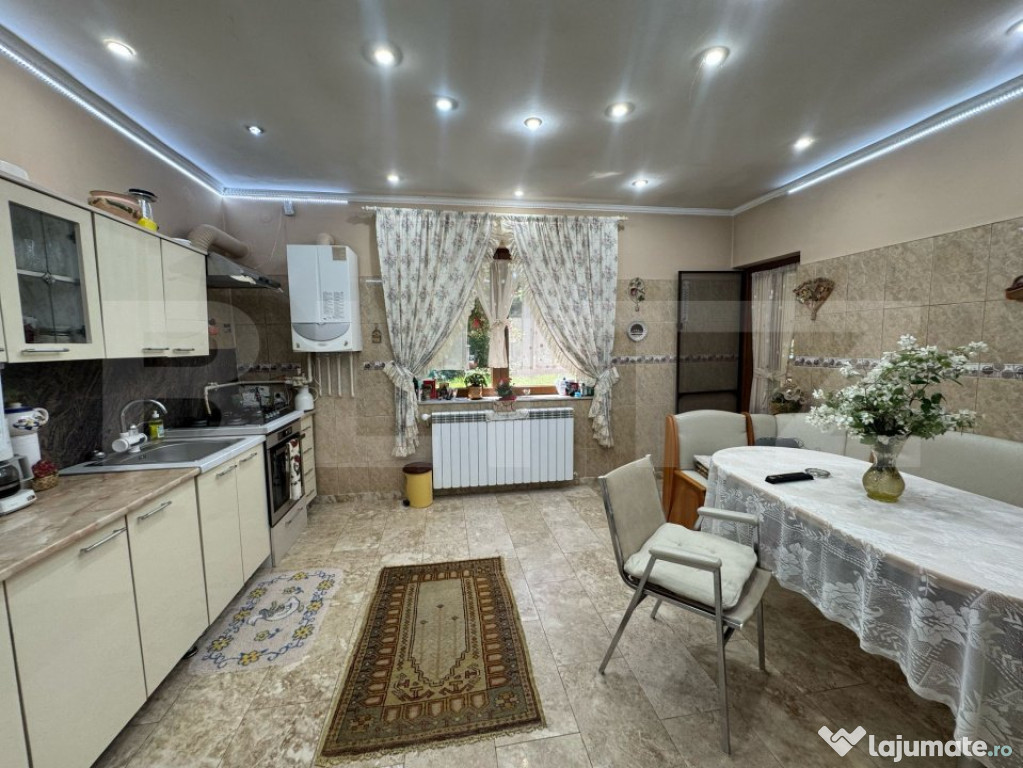 Vând vilă cu 9 camere in Orăștie, 360mp