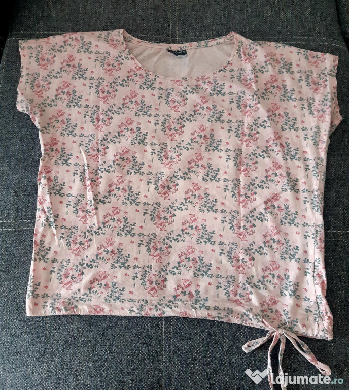 Tricou roz cu flori - marime M