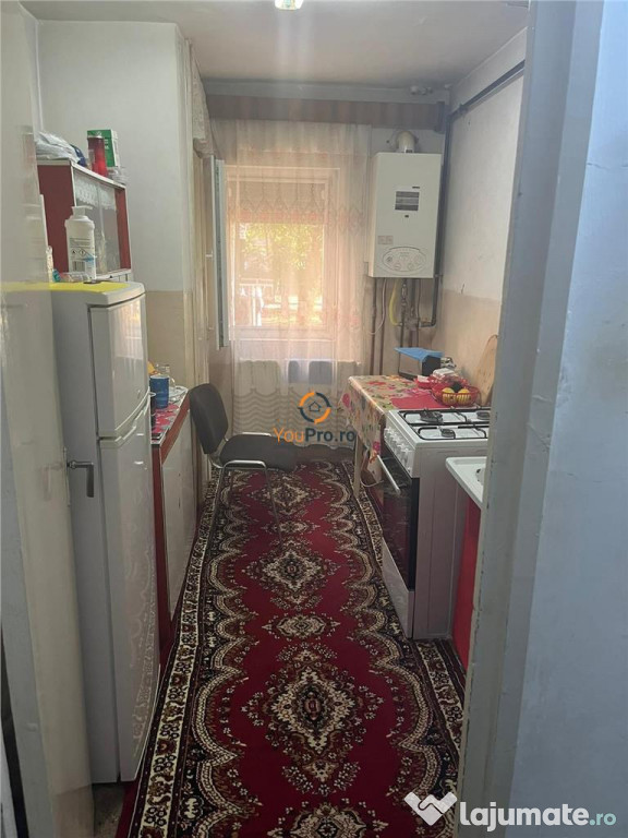 Apartament 3 camere decomandat,vedere pe 2 parti la parter z