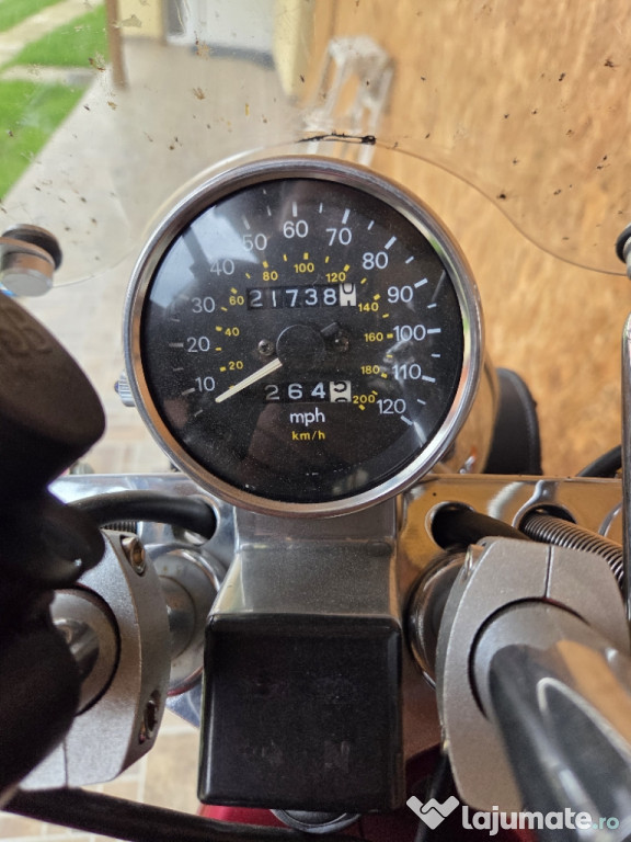 Vând Suzuki S83 Boulevard