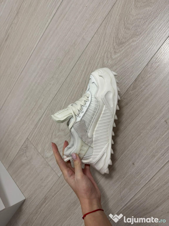 Adidași OFF WHITE