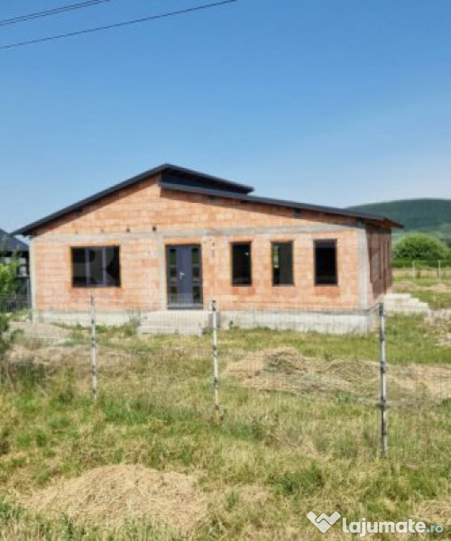 Casa parter, 120 mp, teren 1000 mp, la 25 km de orasul Bistr
