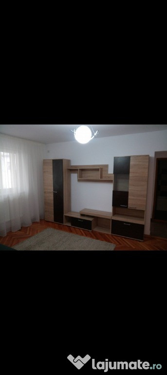 închiriez apartament cu 2 camere complet mobilat și utilat