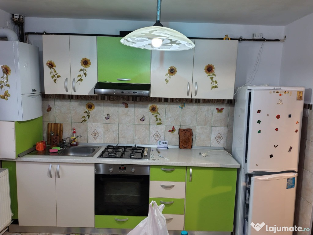 Vând apartament 3 camere
