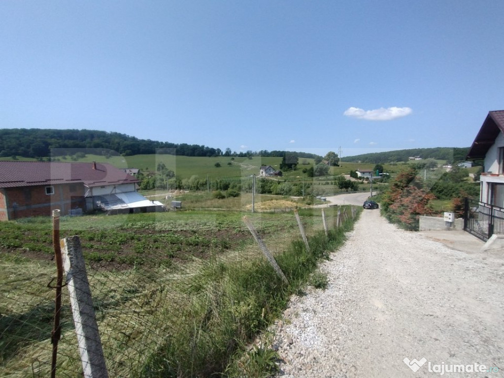Teren intravilan în suprafață de 1416 mp,împrejmuit,zona