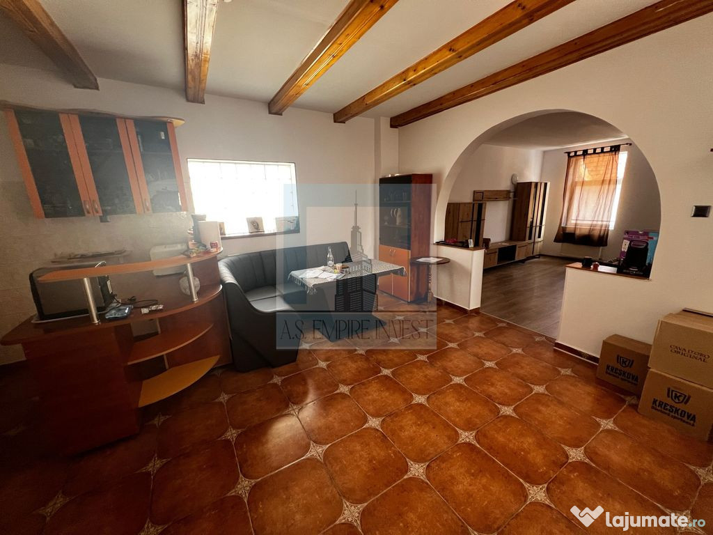 Casa /Villa 4 camere mobilata/utilata - zona Centrul Civic