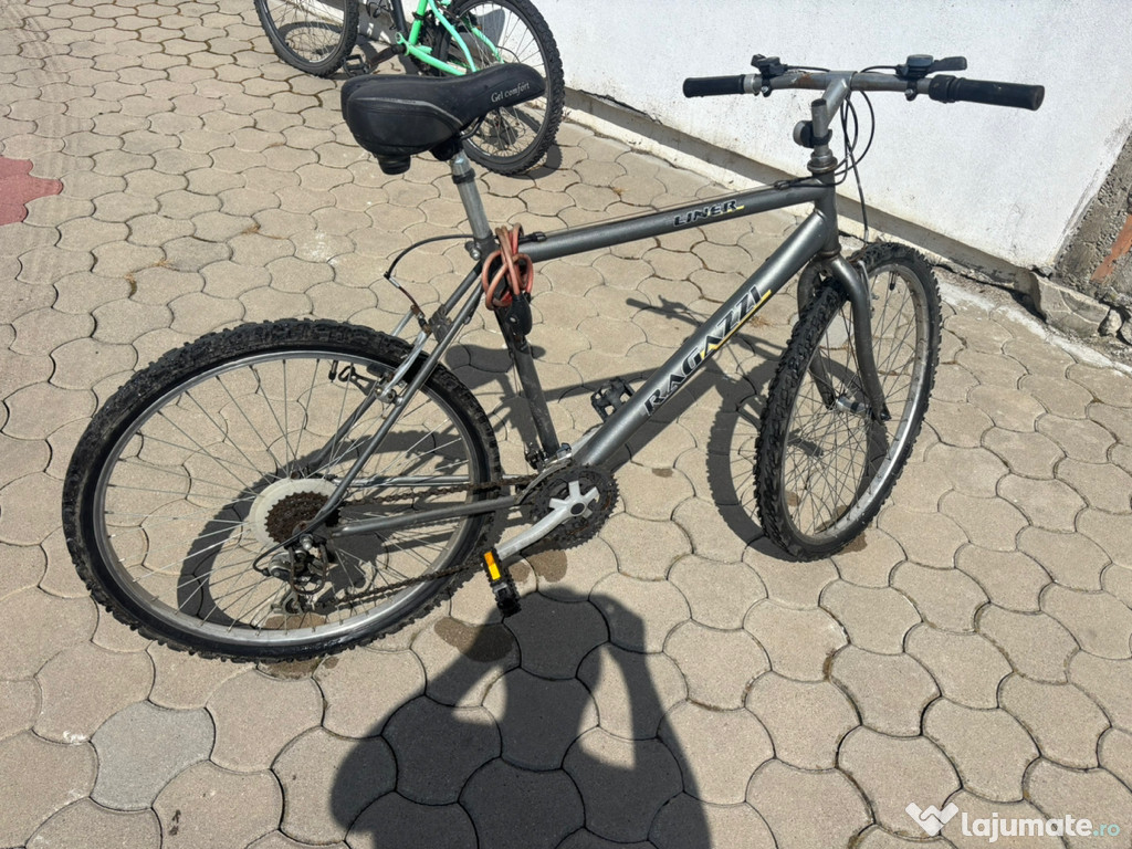 Vând biciclete diferite modele
