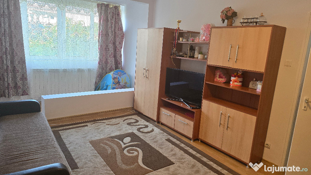 Vand apartament cu 2 camere in Deva, zona Lalelelor, etaj 3, mobilat