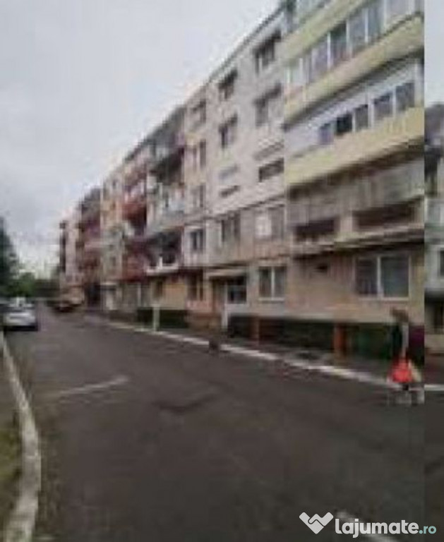 Licitatie-cota 3/16 apartament 3 camere, loc Brad, jud Hu...