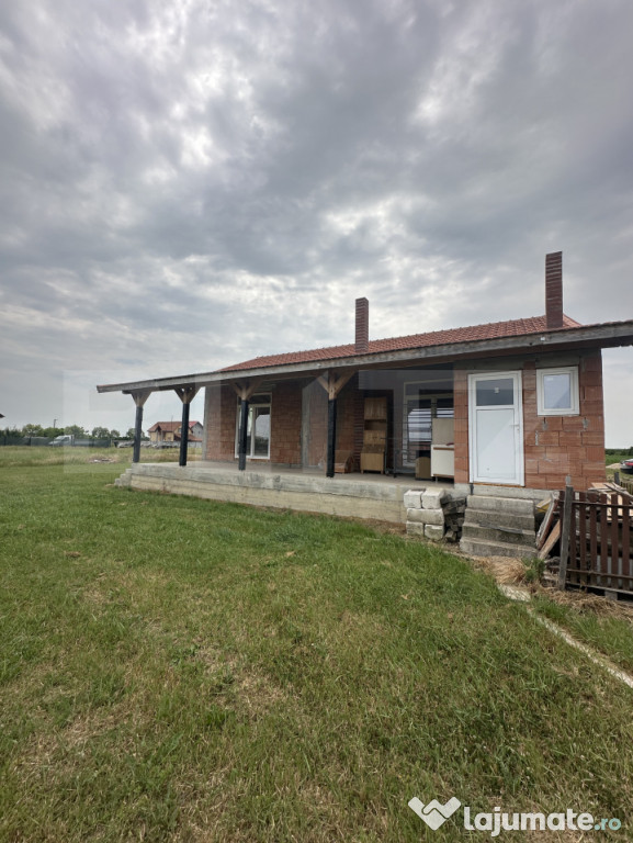 Casa la roșu 3 camere,144mp,584mp teren,Cionchesti