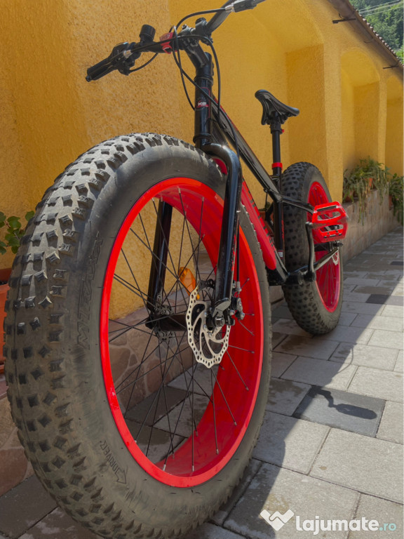 Bicicletă fat bike