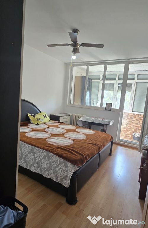 Apartament 3 camere Titan decomandat etaj 2/4
