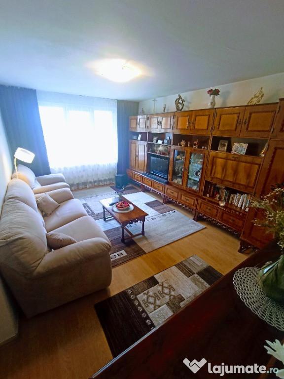 Apartament 3 camere decomandat, aproape de Mall Coresi