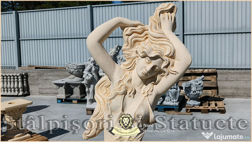 Statuetă Venus cu părul lung, galben patinat, model S71.