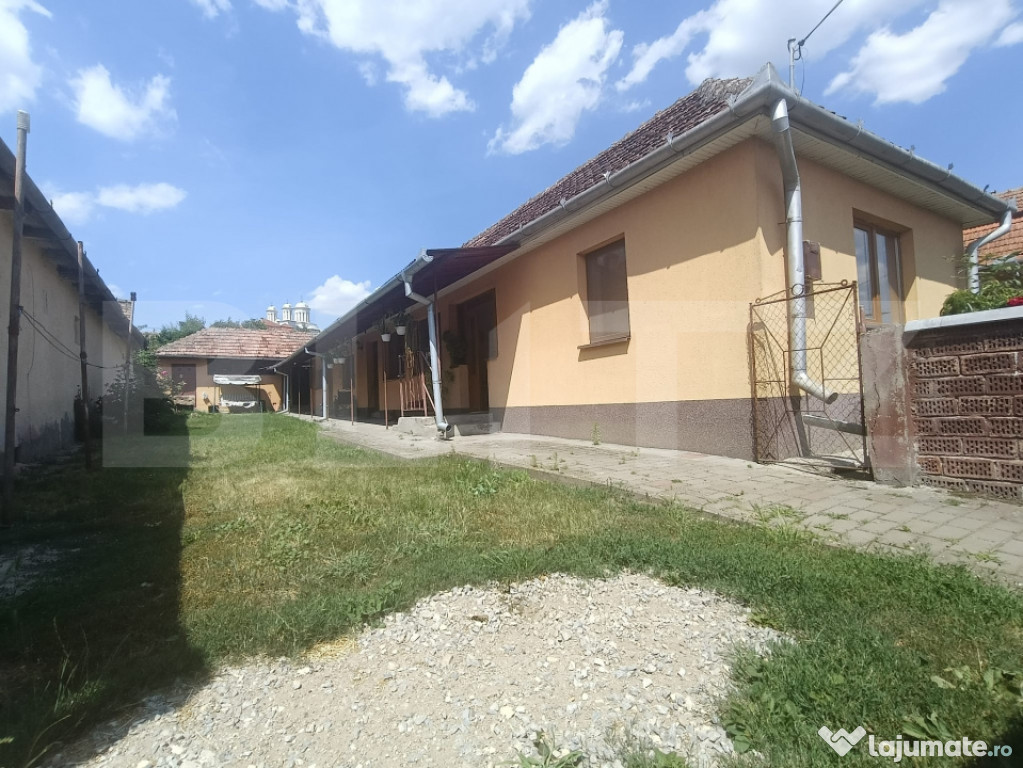 Casa 100 mp utili 3 camere bucatarie baie apa gaz canal in C