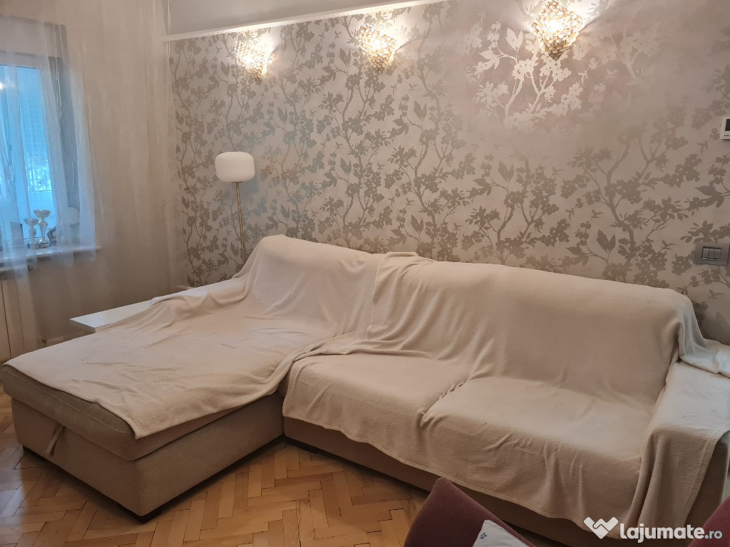Canapea extensibila cu lada de depozitare-uzata, stare buna