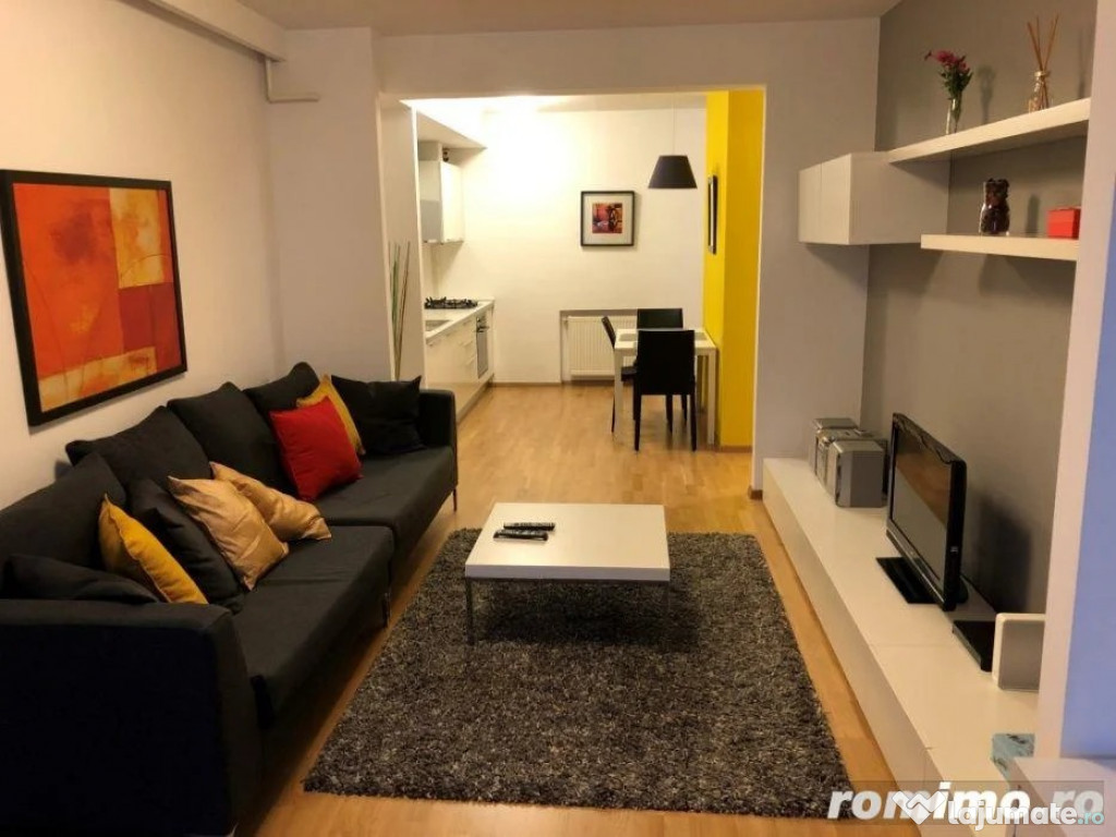 2 camere in zona Complexului Studentesc