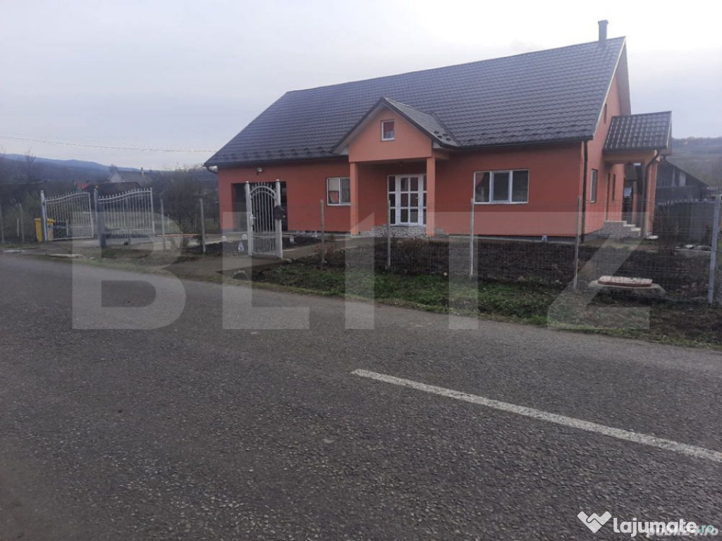 Casă de vânzare la 20 km de Bistrița – 3 camere, mobila