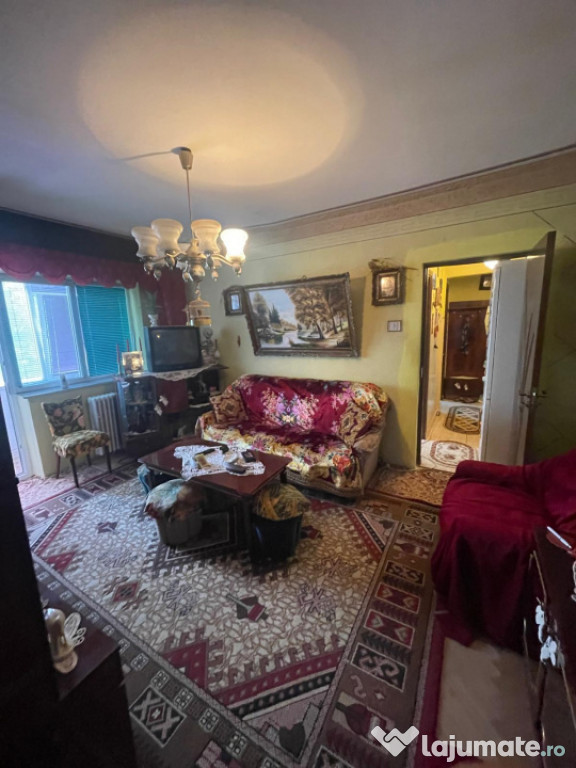 Apartament 3 camere situat in zona Casa de Cultură
