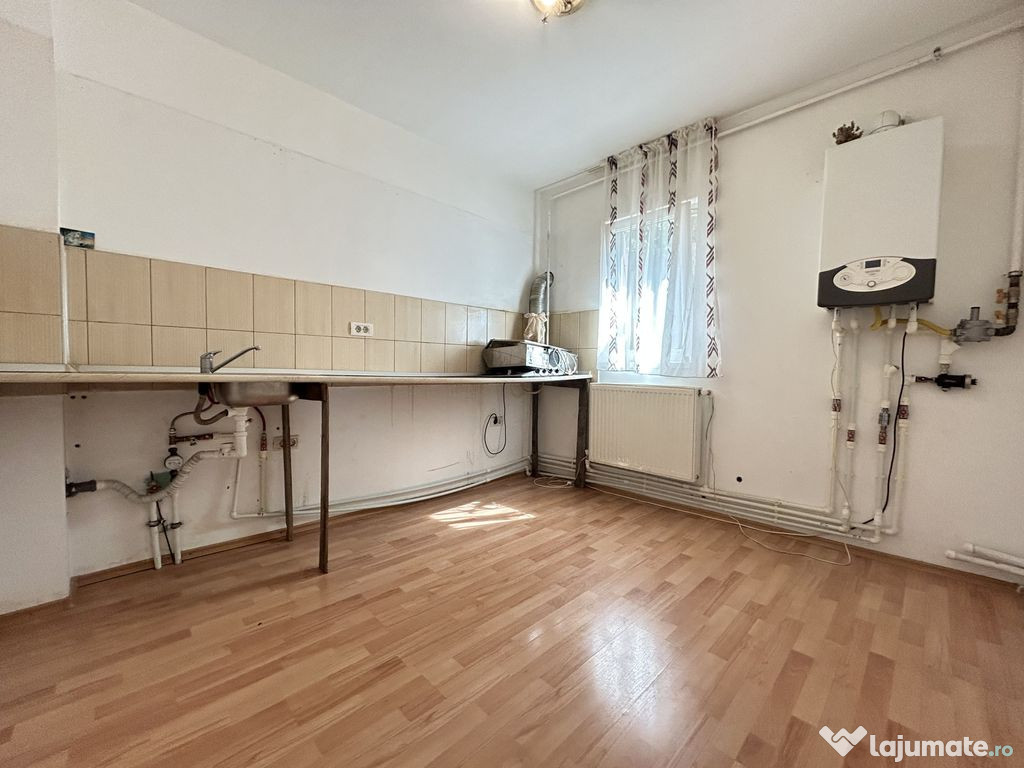 Apartament cu 2 camere de vânzare la mansardă în zona ...