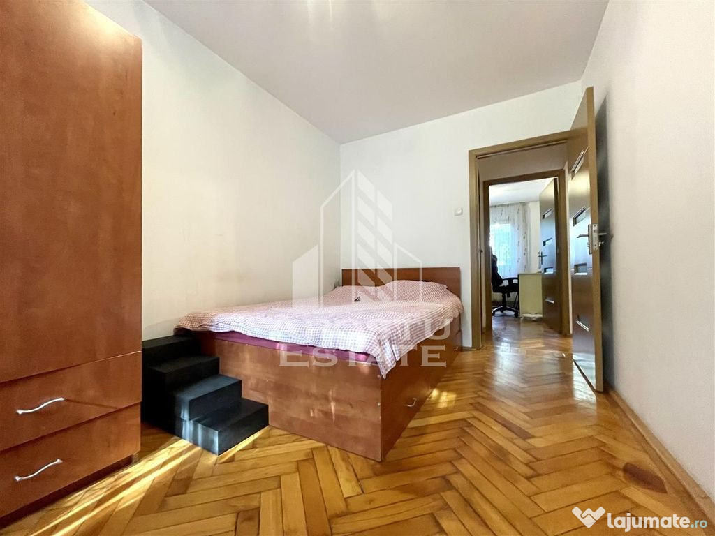 Apartament cu 3 camere etajul 1 zona Sagului