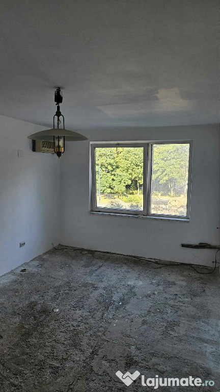 Apartament 2 camere, semidecomandat - zona Garii