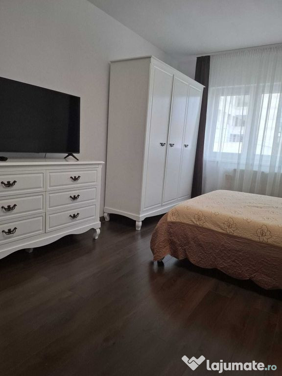 Apartament 2 camere, balcon, decomandat zona Dioda-Calea ...