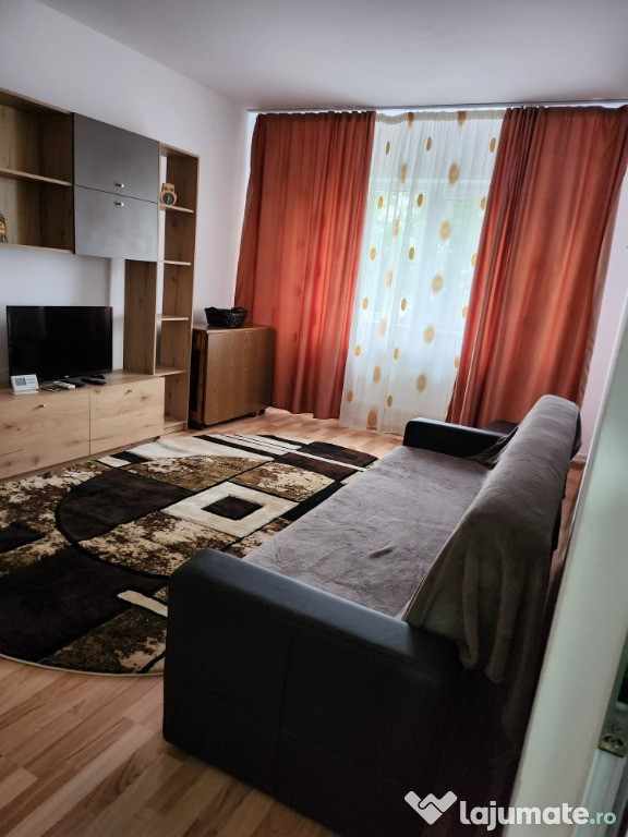 Închiriez apartament cu 2 camere Micro 20
