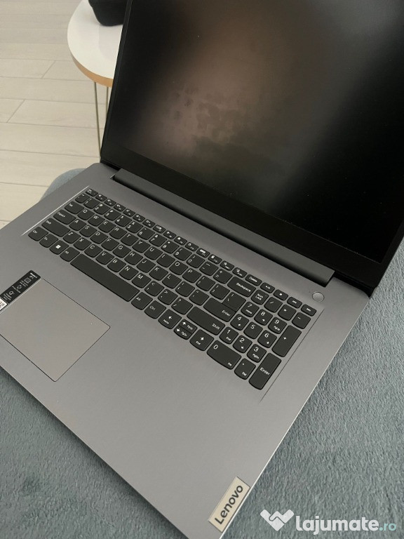 Vand Laptop Lenovo(17) CU GARANTIE!