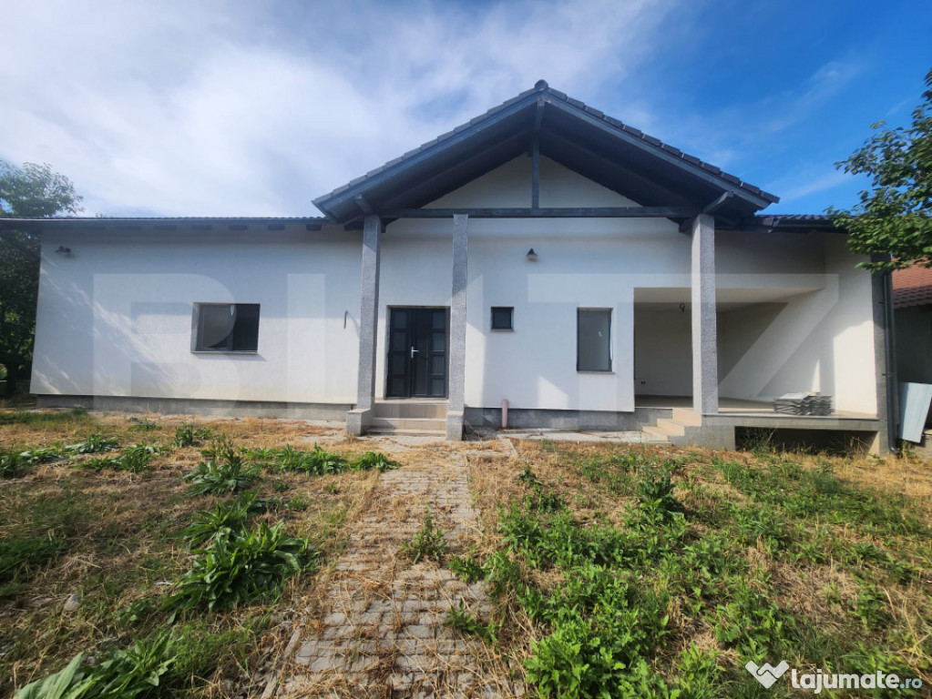 Casa individuala cu 3 camere,130 mp utili,450 mp teren,Sard