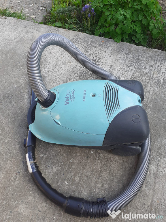 Vând aspirator Samsung